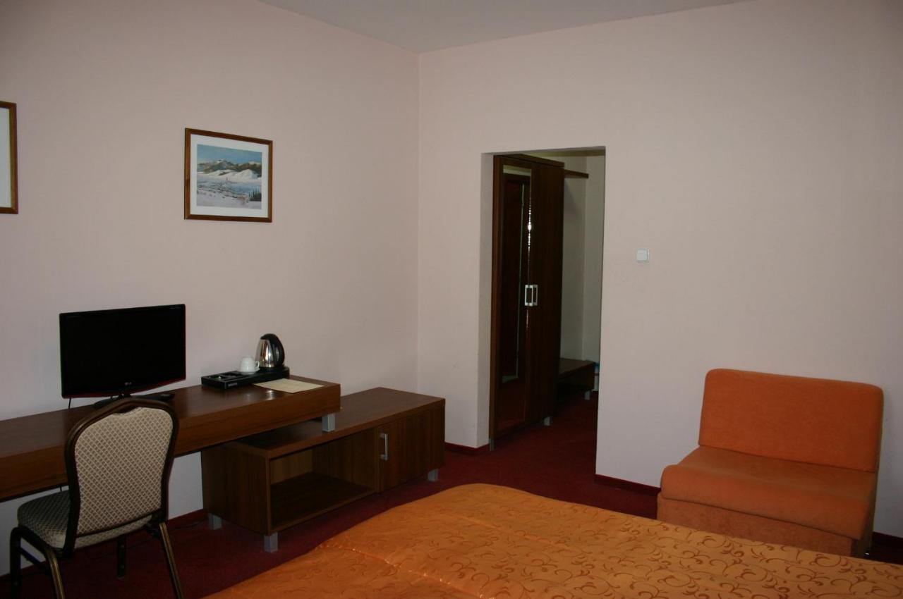 Hotel Jelen Hlohovec Camera foto